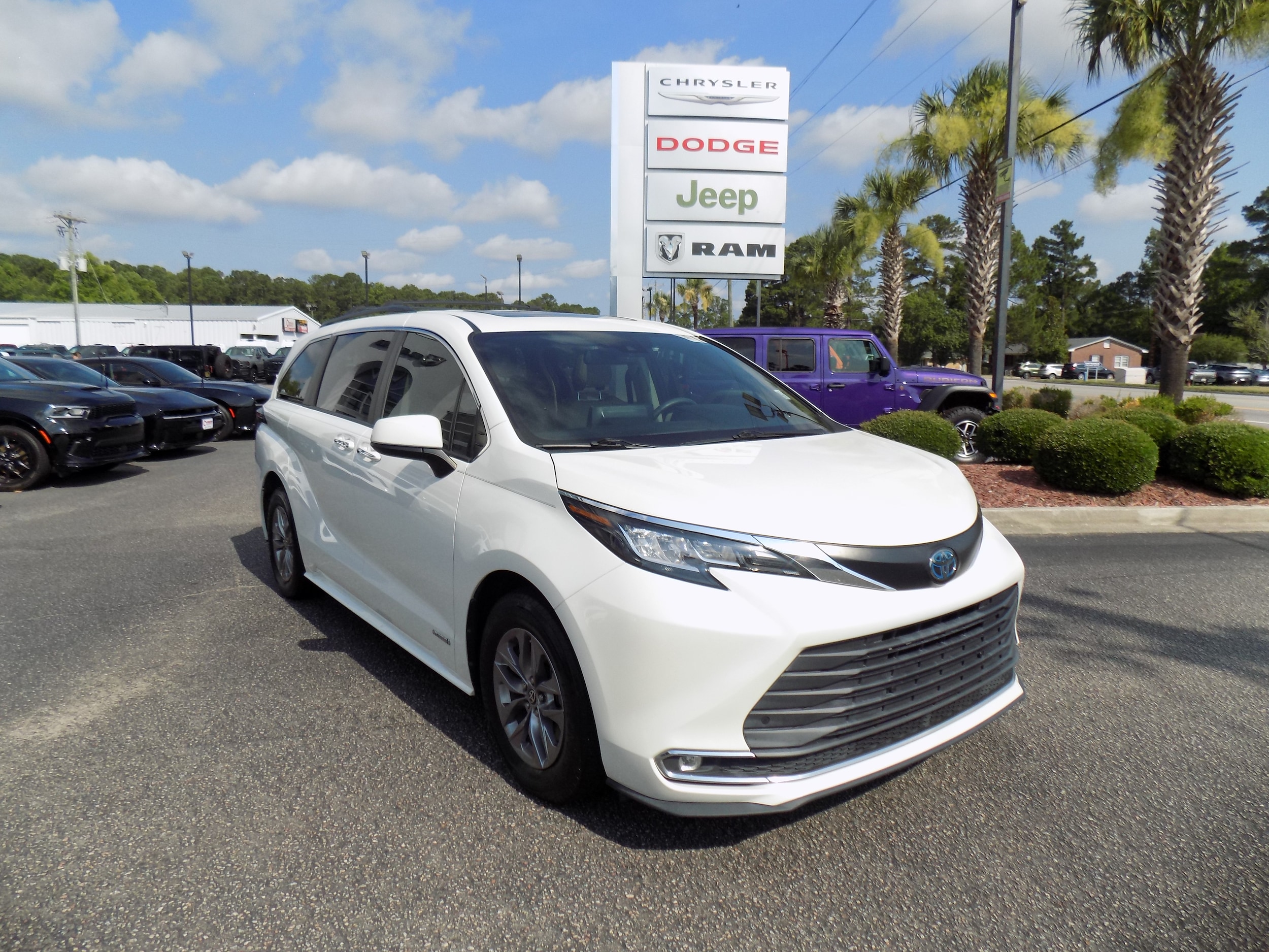  2021 Toyota Sienna Minivan Front-Wheel Drive Automatic