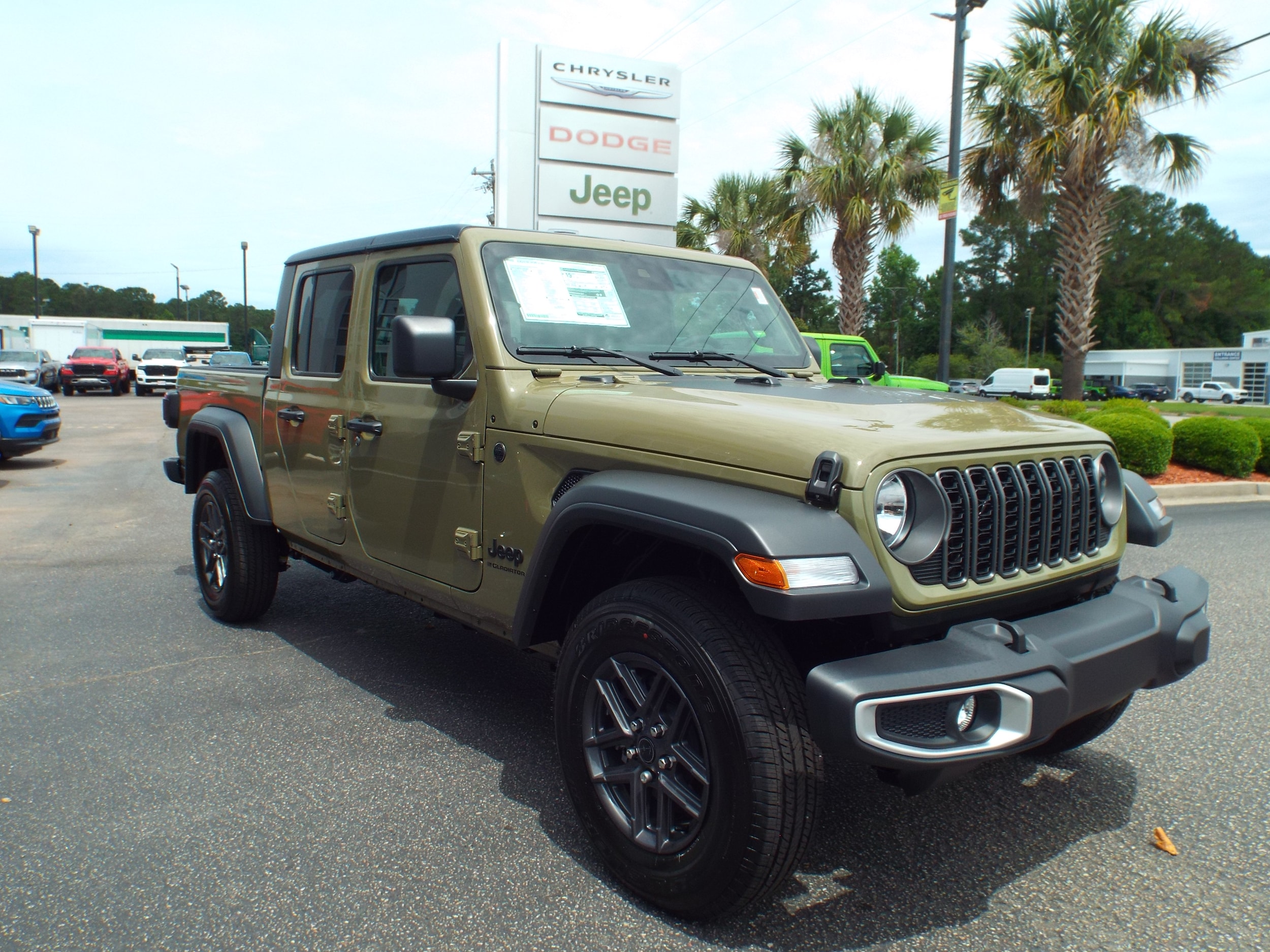 2025 Jeep Gladiator Sport S's photo