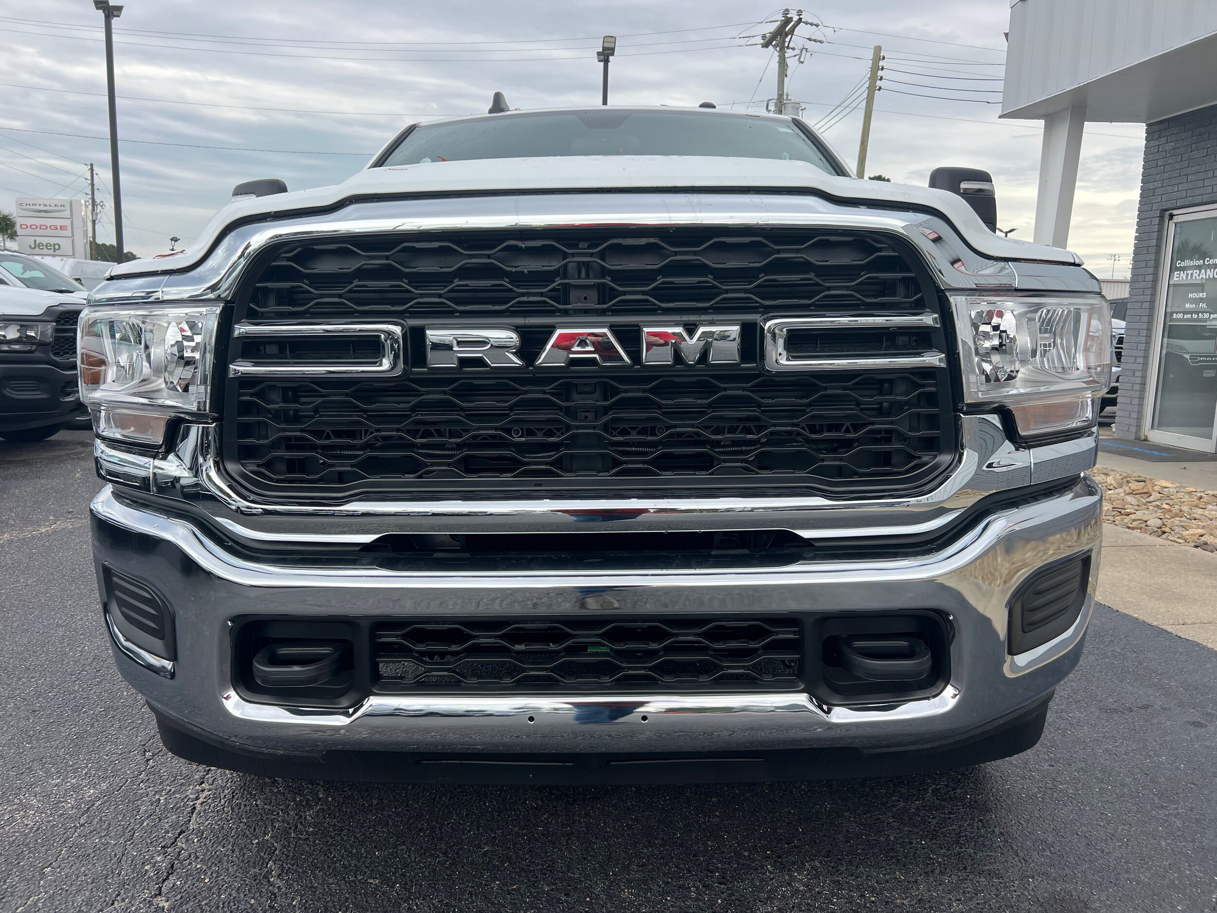 2023 Ram 2500 Tradesman photo 2