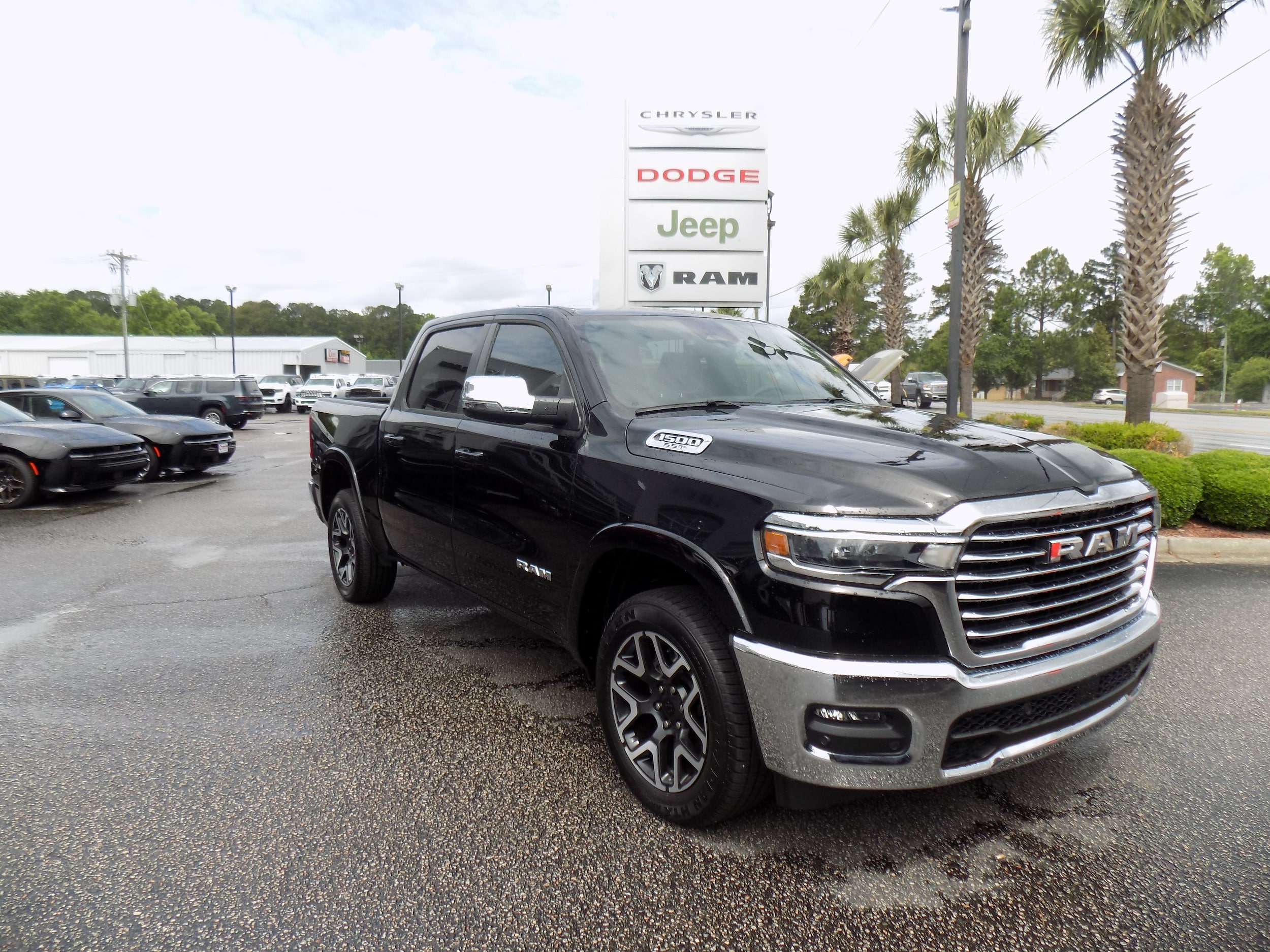 2025 RAM 1500 Laramie 4x4 Crew Cab 5'7's photo