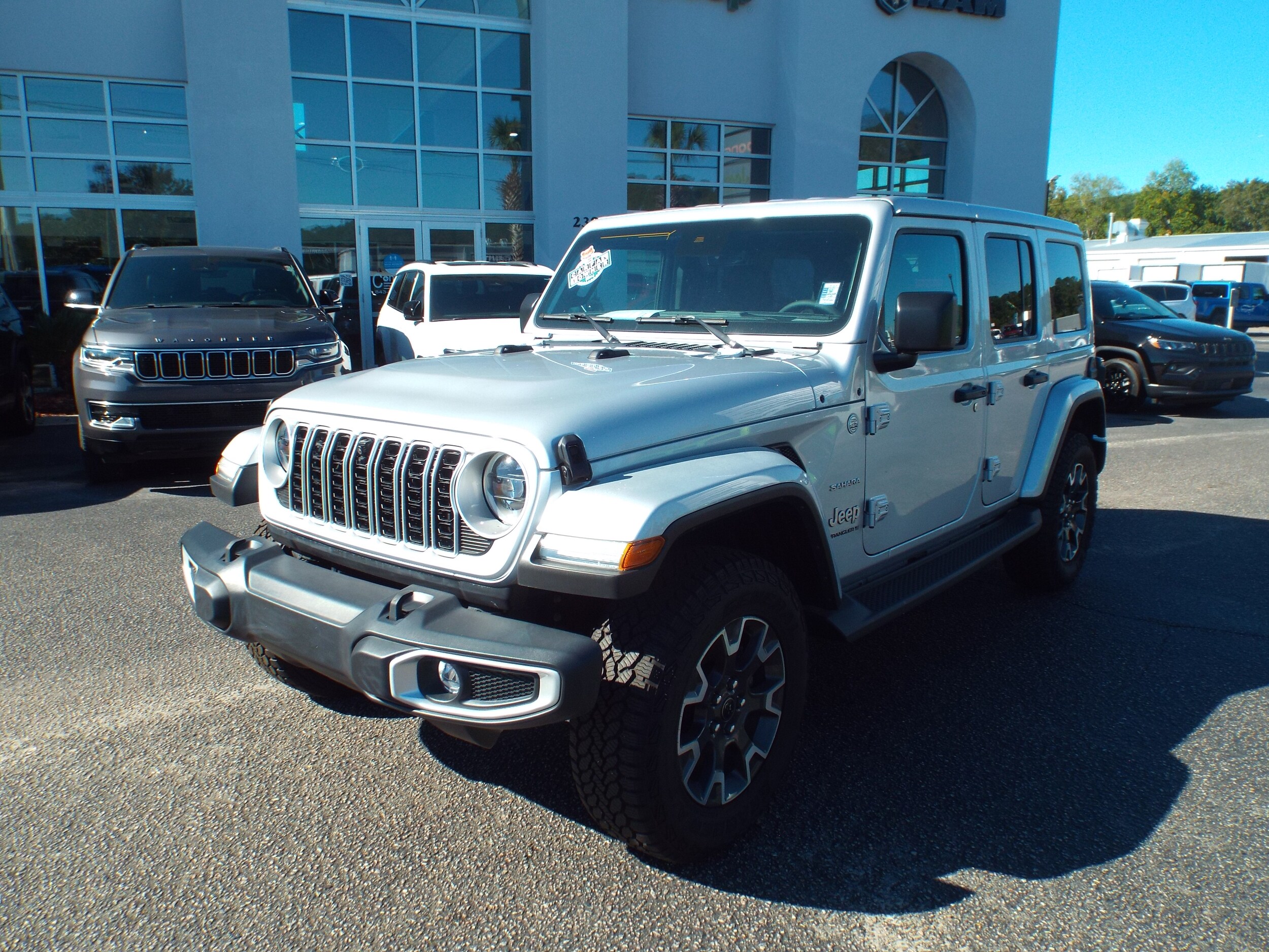 2024 Jeep Wrangler Sahara photo 3