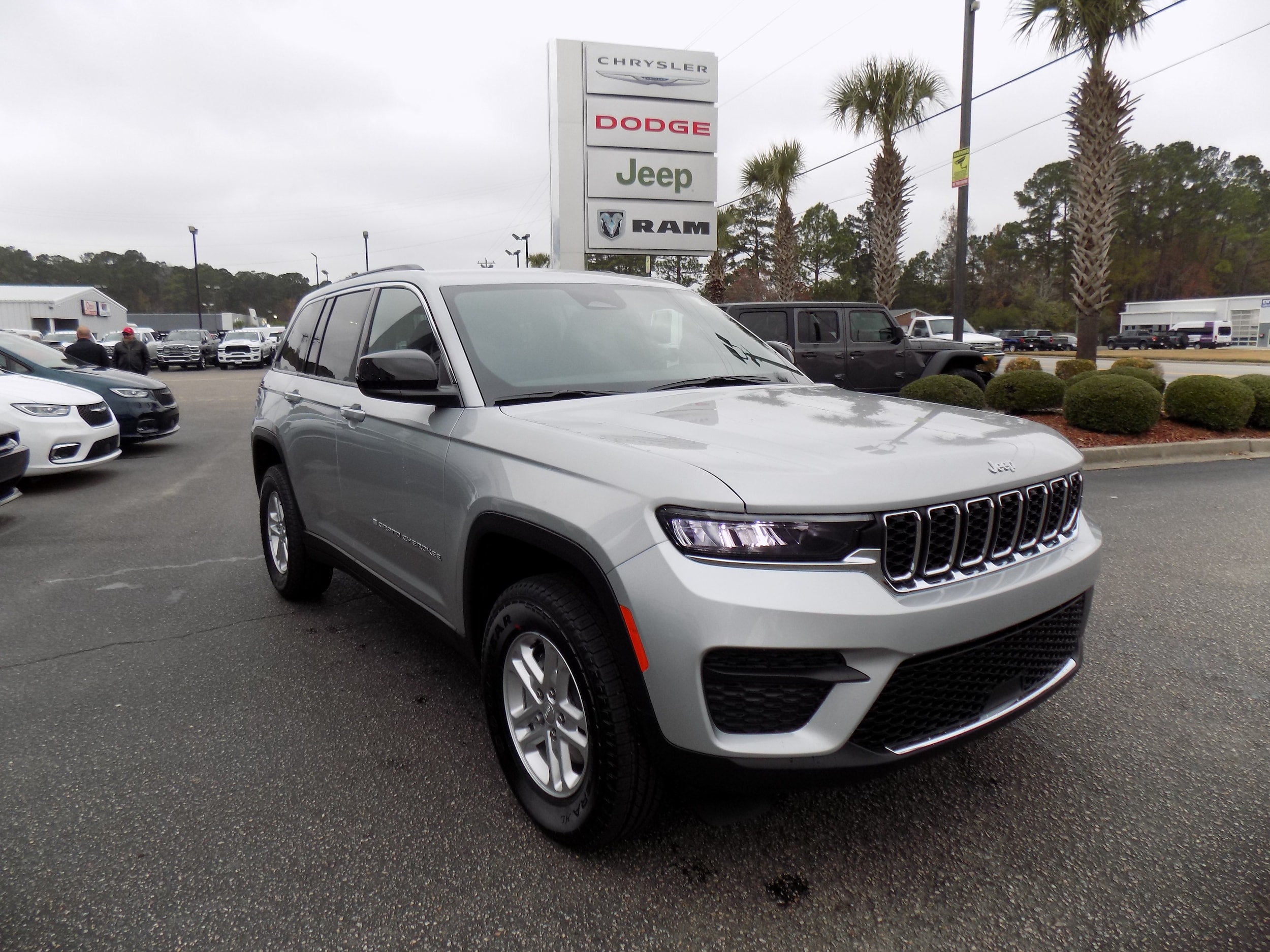 2025 Jeep Grand Cherokee Laredo's photo