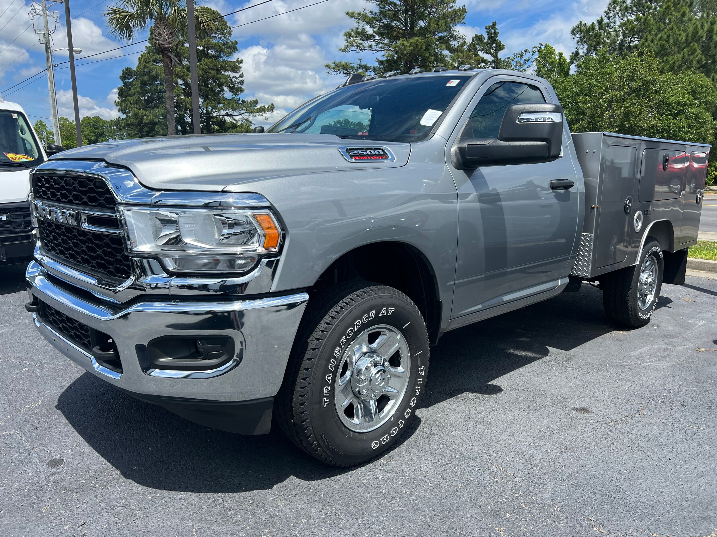 2023 Ram 2500 Tradesman photo 2