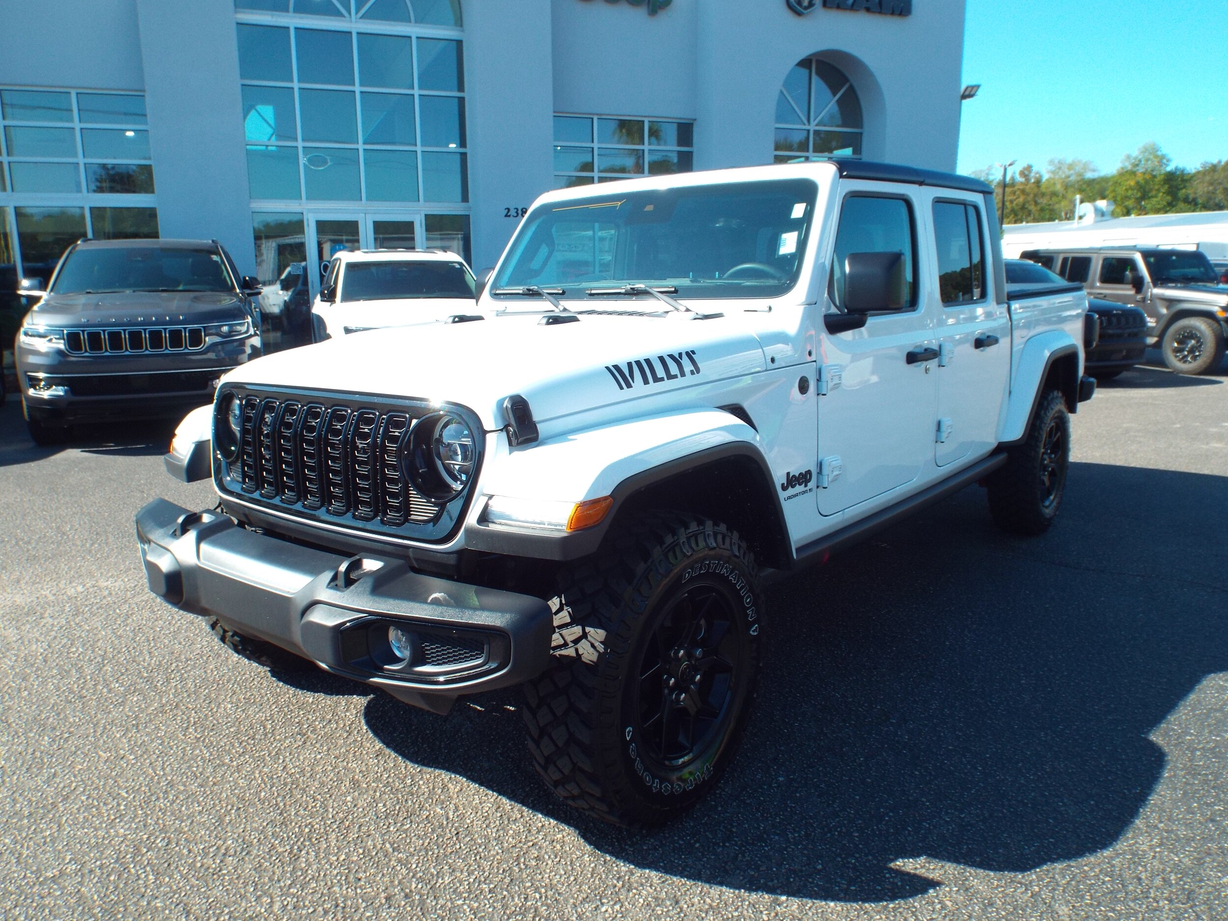 2024 Jeep Gladiator Sport photo 3