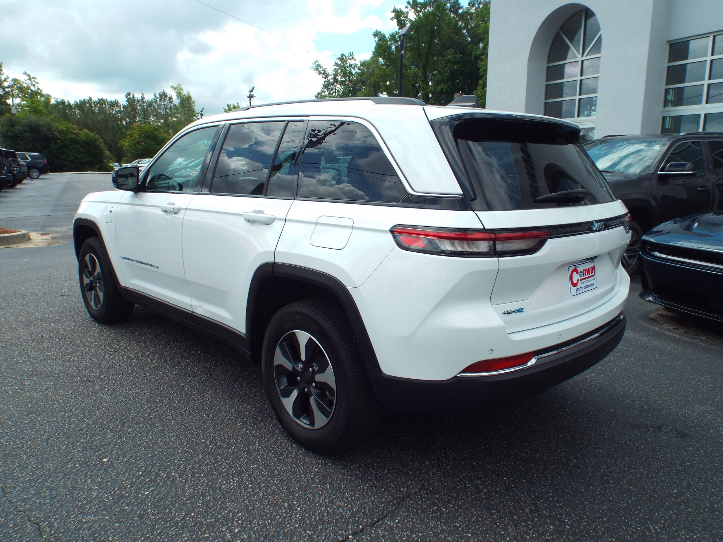 2023 Jeep Cherokee Base photo 4