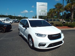 2026 Chrysler Pacifica Select Passenger Van