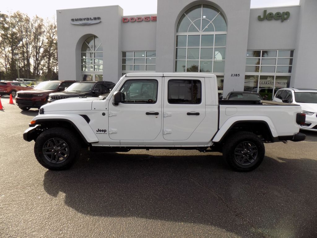 New 2026 Jeep Gladiator Sport Pickup