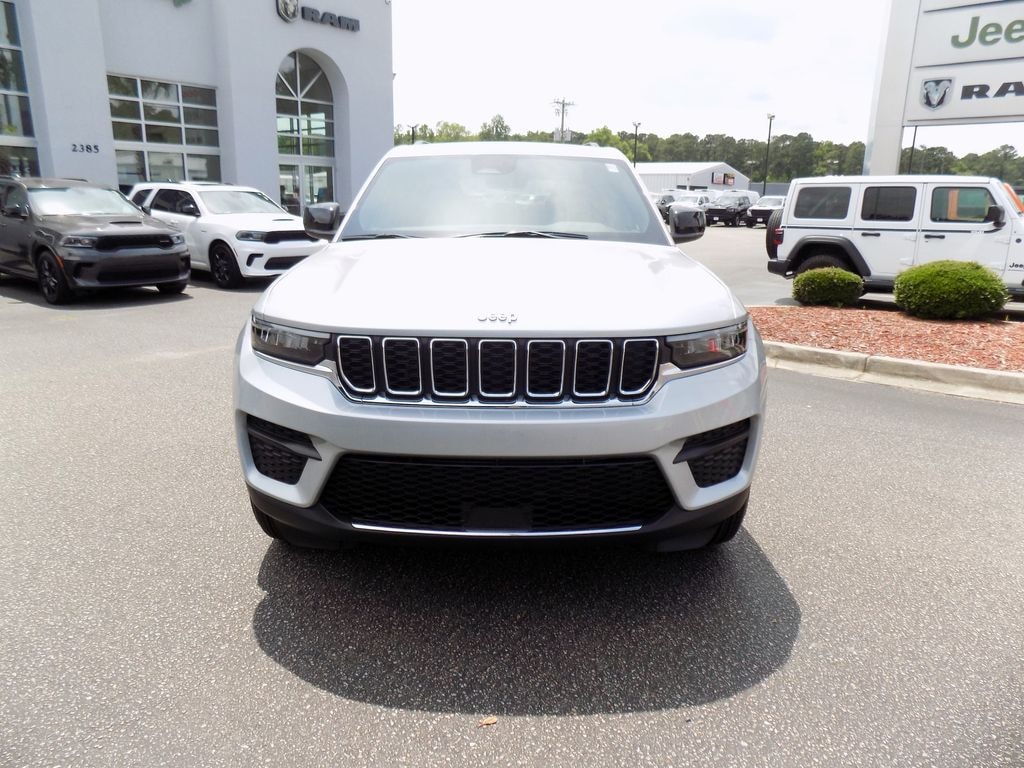New 2026 Jeep Grand Cherokee Laredo Sport Utility