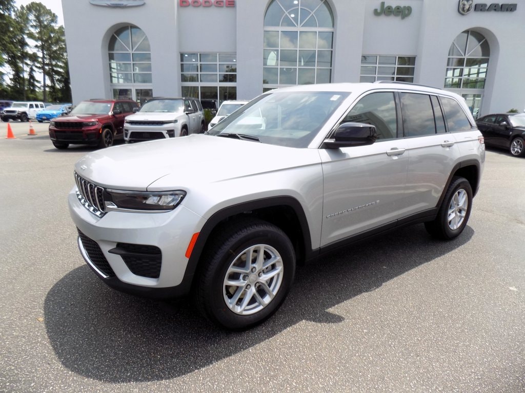 New 2026 Jeep Grand Cherokee Laredo Sport Utility