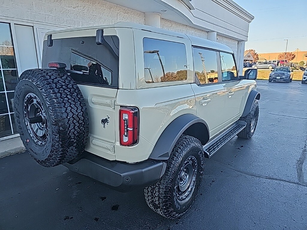 2025 Ford Bronco Outer Banks photo 4