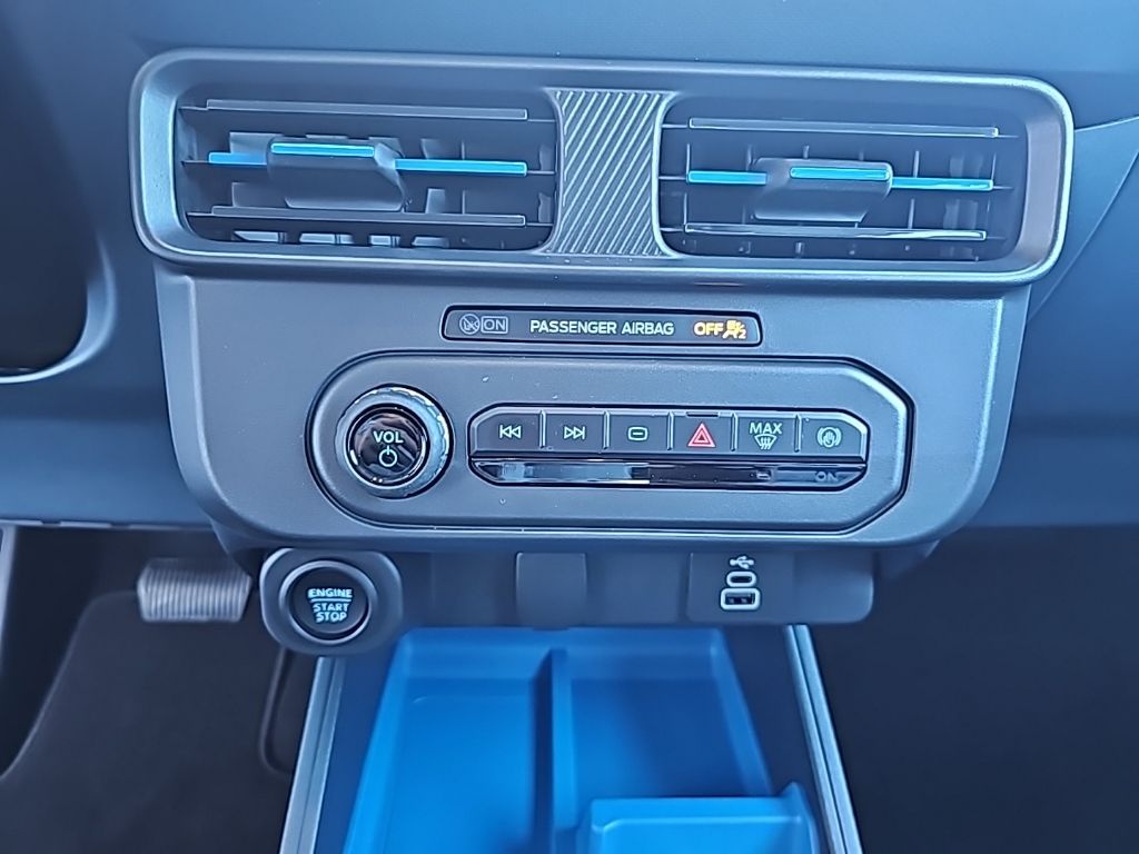 2025 Ford Maverick XLT - Photo 17