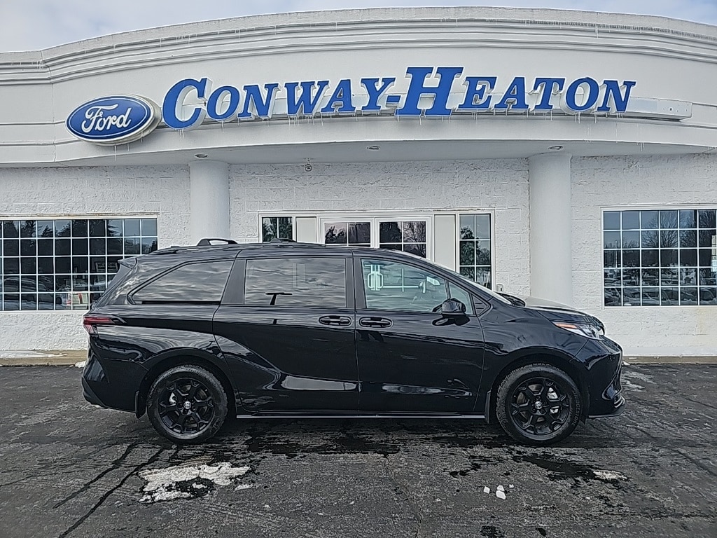 2025 Toyota Sienna Woodland Edition