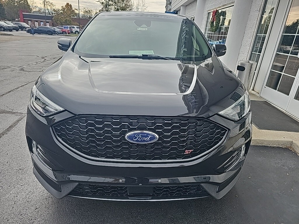 2019 Ford Edge ST photo 2