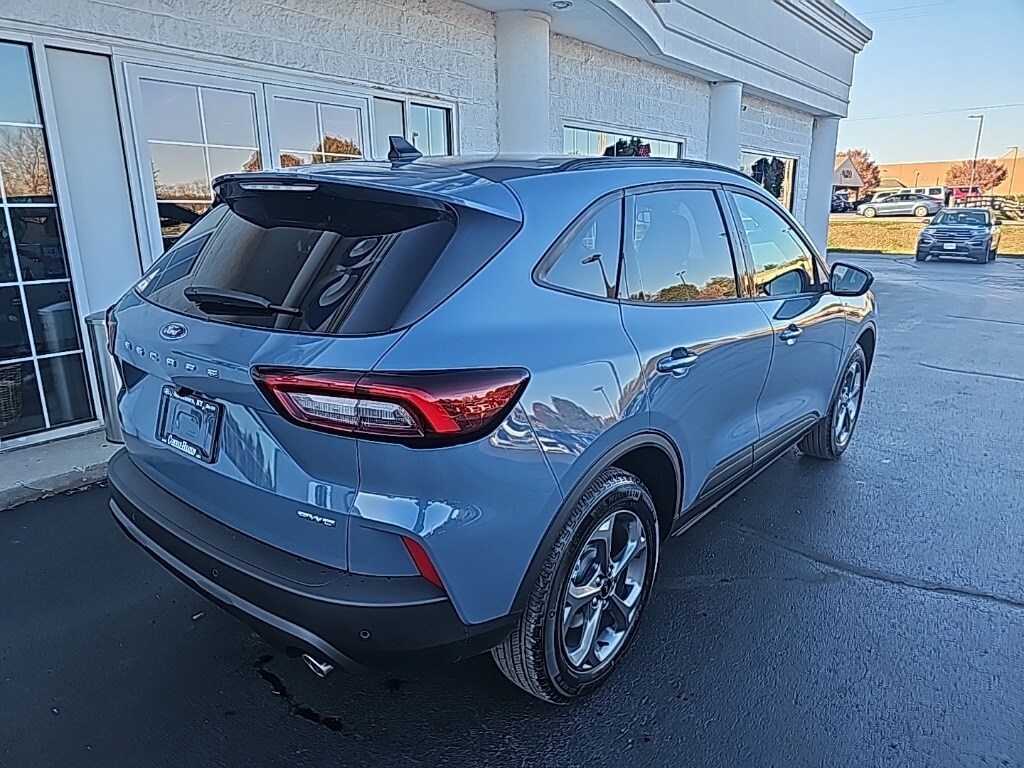 2026 Ford Escape ST-Line photo 3