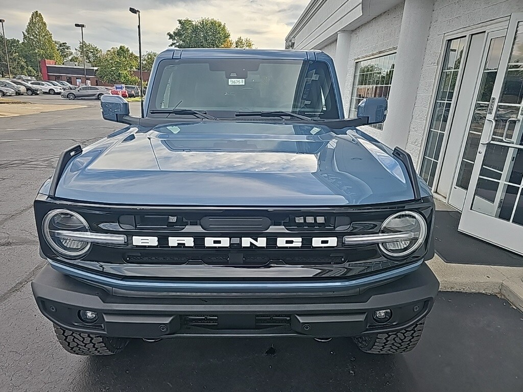 2025 Ford Bronco Outer Banks photo 3