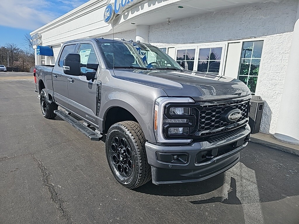 2025 Ford F-250 Lariat photo 2