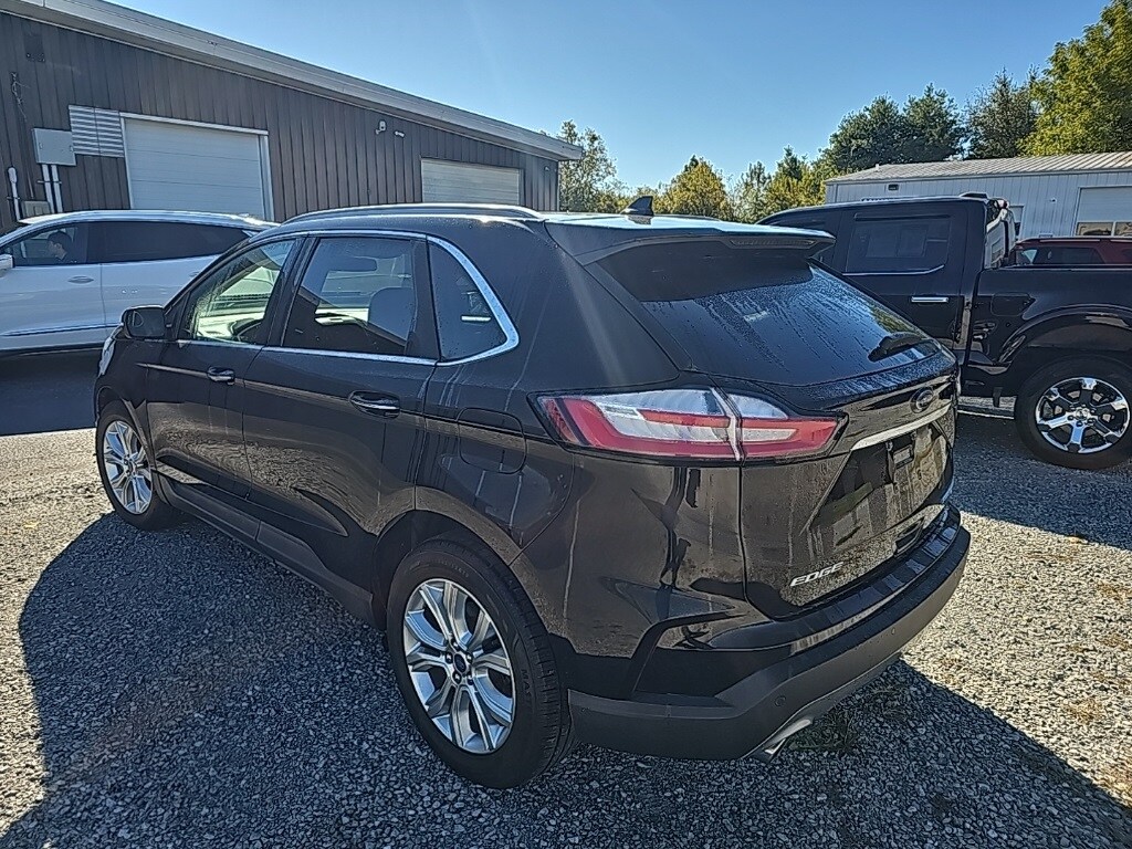 2020 Ford Edge Titanium photo 2