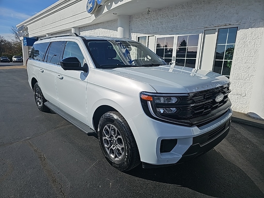 2025 Ford Expedition MAX photo 2