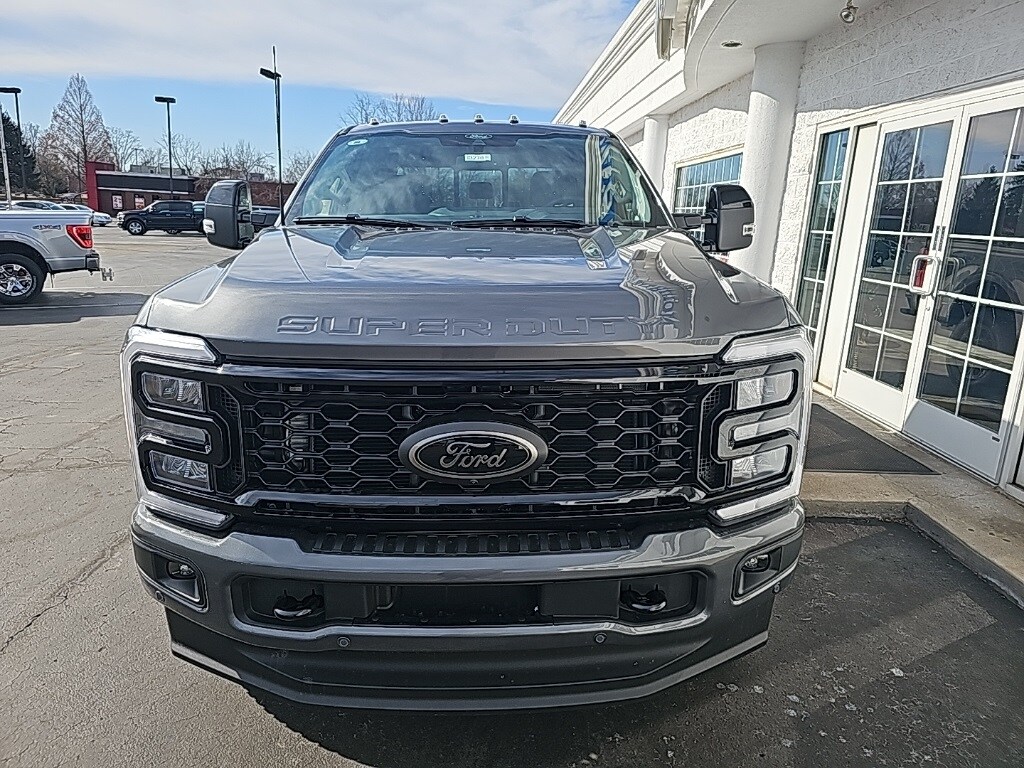 2025 Ford F-250 Lariat photo 3