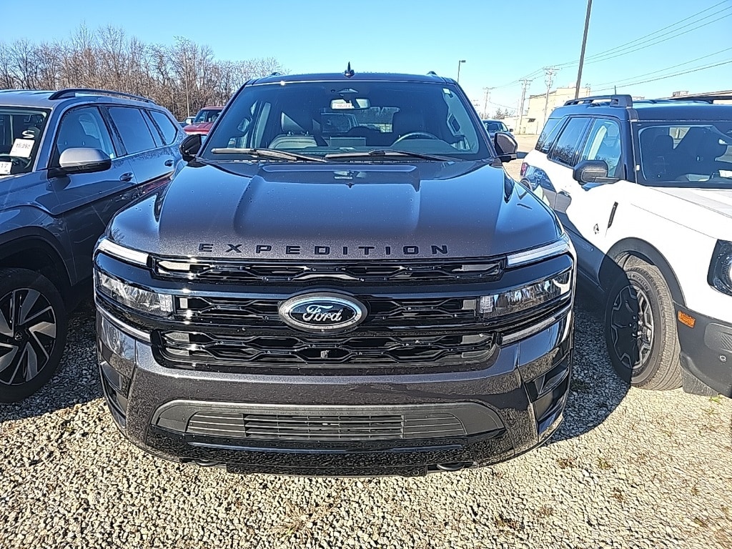 2022 Ford Expedition Limited's photo