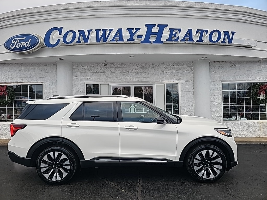 2026 Ford Explorer Platinum's photo