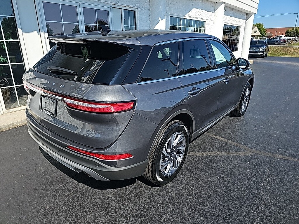 2023 Lincoln Corsair Standard photo 4