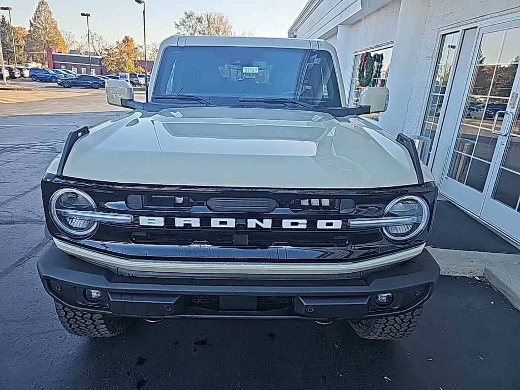 2025 Ford Bronco Outer Banks photo 3