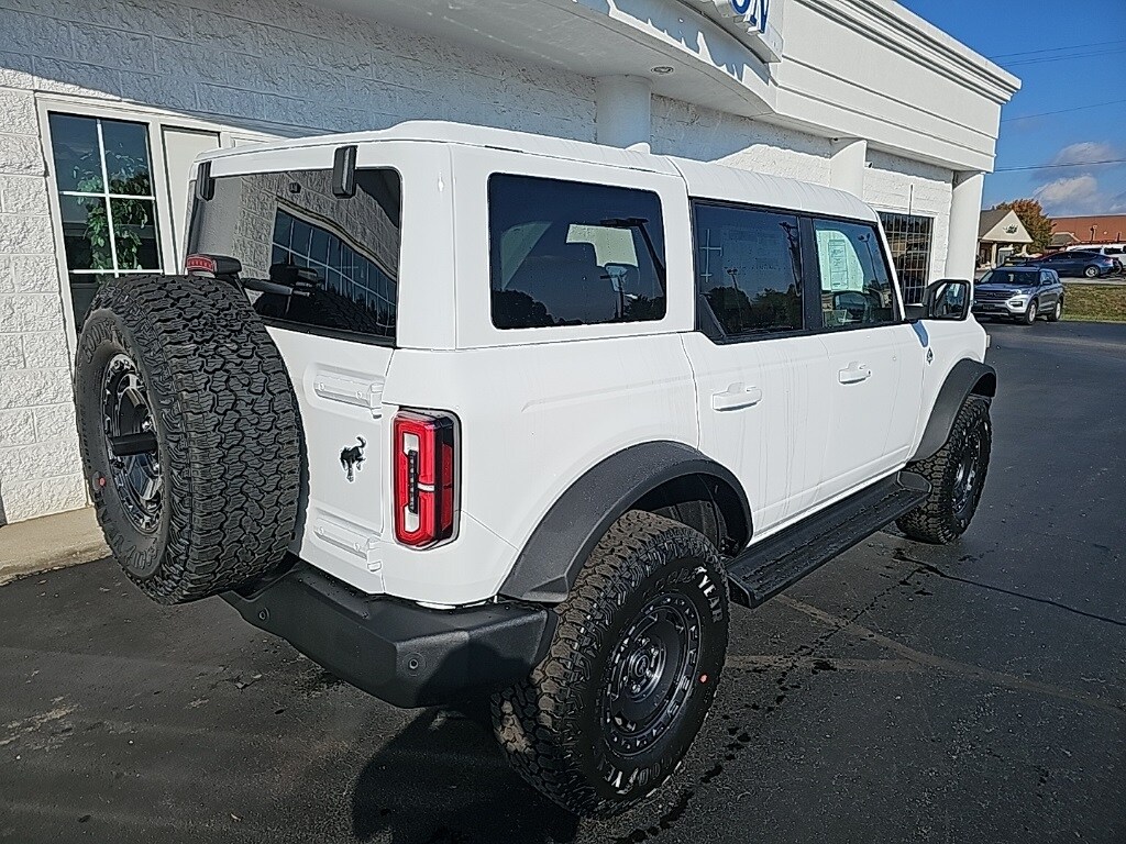 2025 Ford Bronco Outer Banks photo 3
