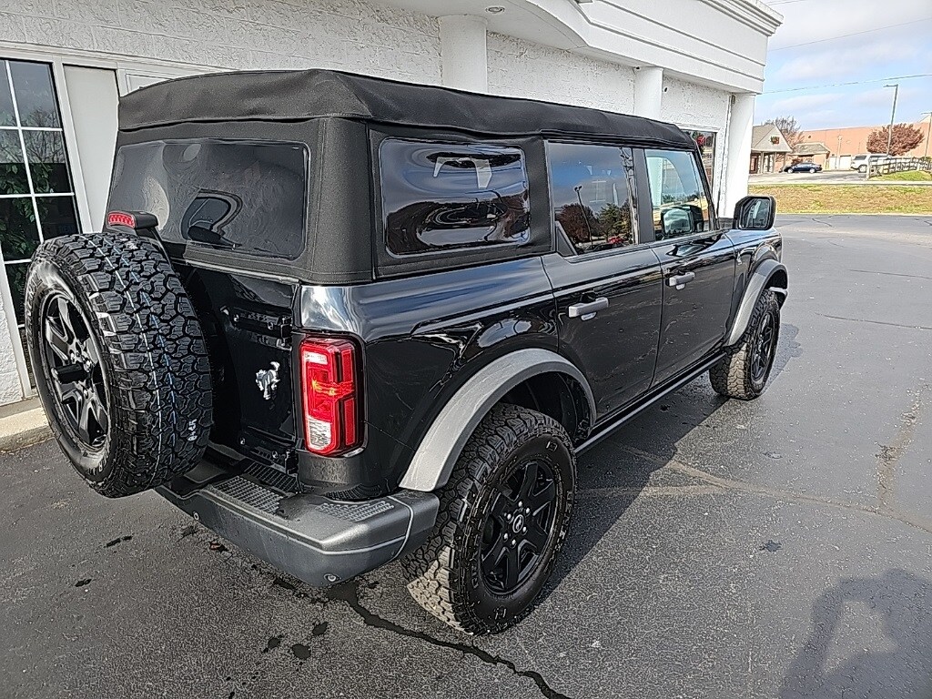 2024 Ford Bronco Black Diamond photo 4