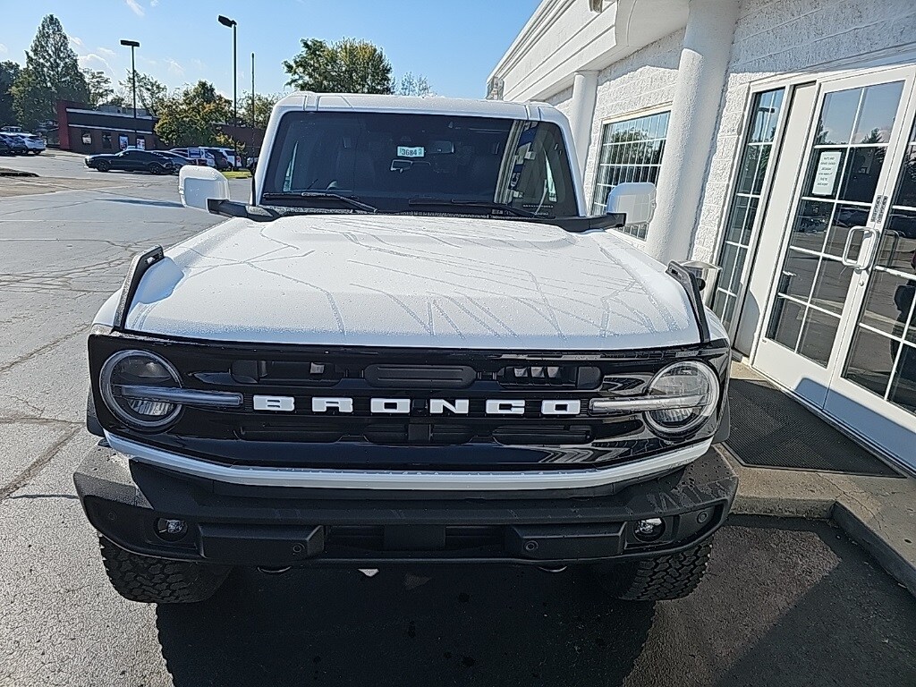 2025 Ford Bronco Outer Banks photo 2