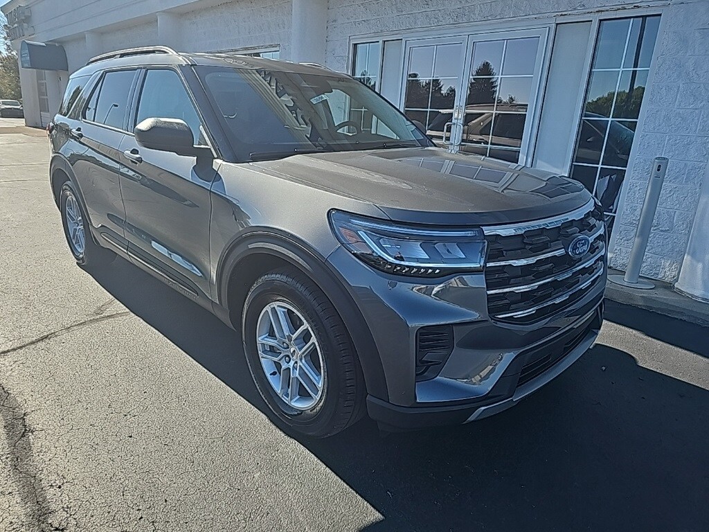 2026 Ford Explorer photo 2