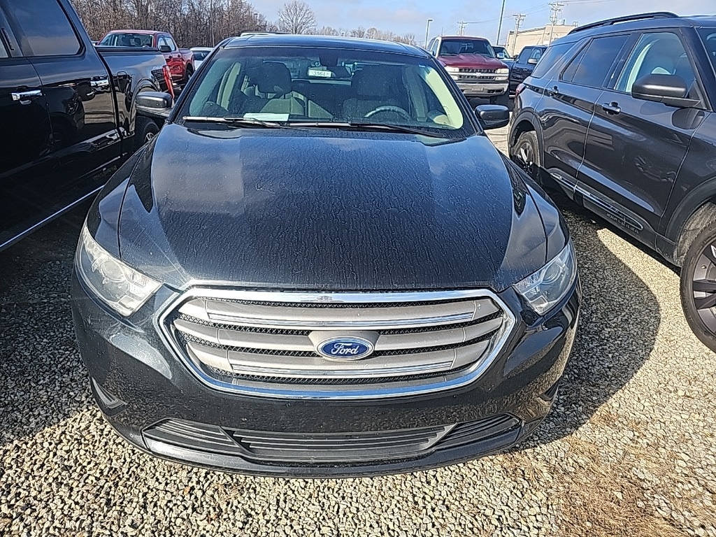 2015 Ford Taurus SE's photo