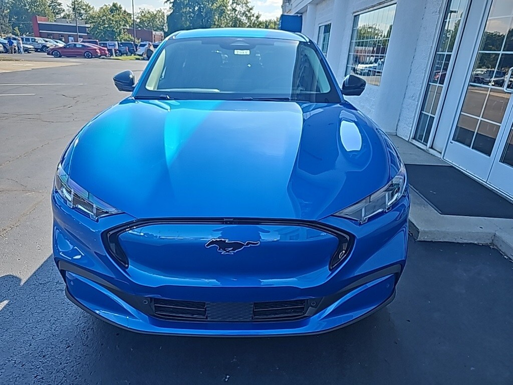2025 Ford Mustang Mach-E Premium photo 3