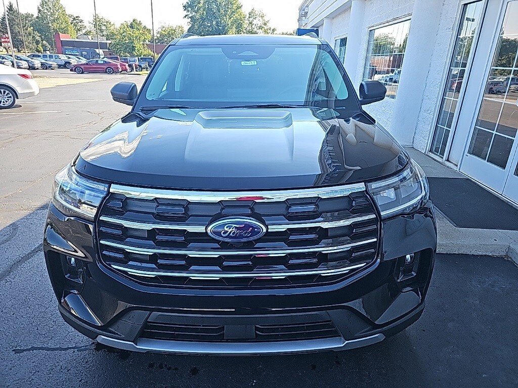 2025 Ford Explorer photo 3