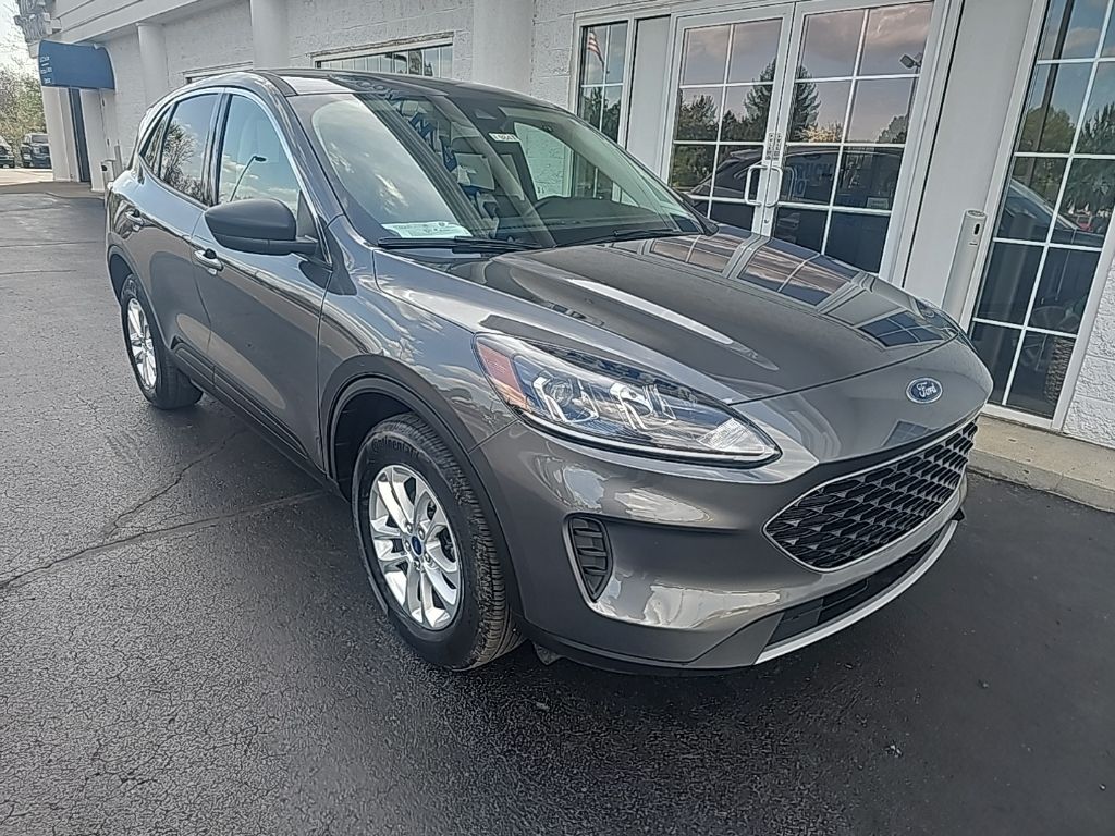 Used 2022 Ford Escape SE with VIN 1FMCU9G60NUB70743 for sale in Bardstown, KY
