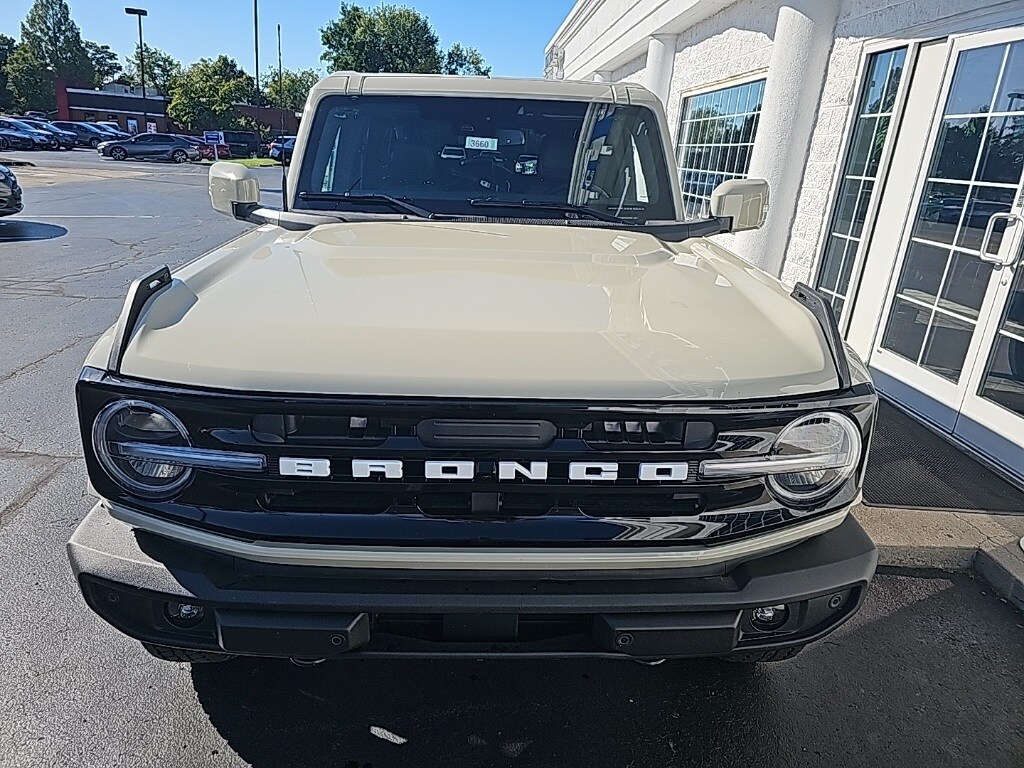 2025 Ford Bronco Outer Banks photo 2