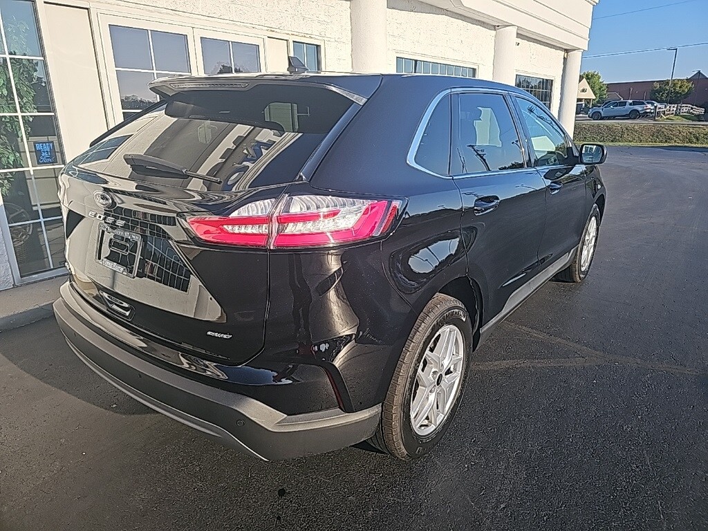 2024 Ford Edge SEL photo 3