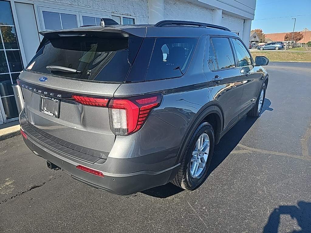 2026 Ford Explorer photo 4