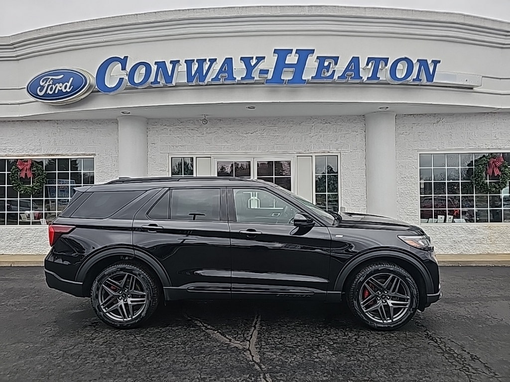 2026 Ford Explorer ST-LINE's photo