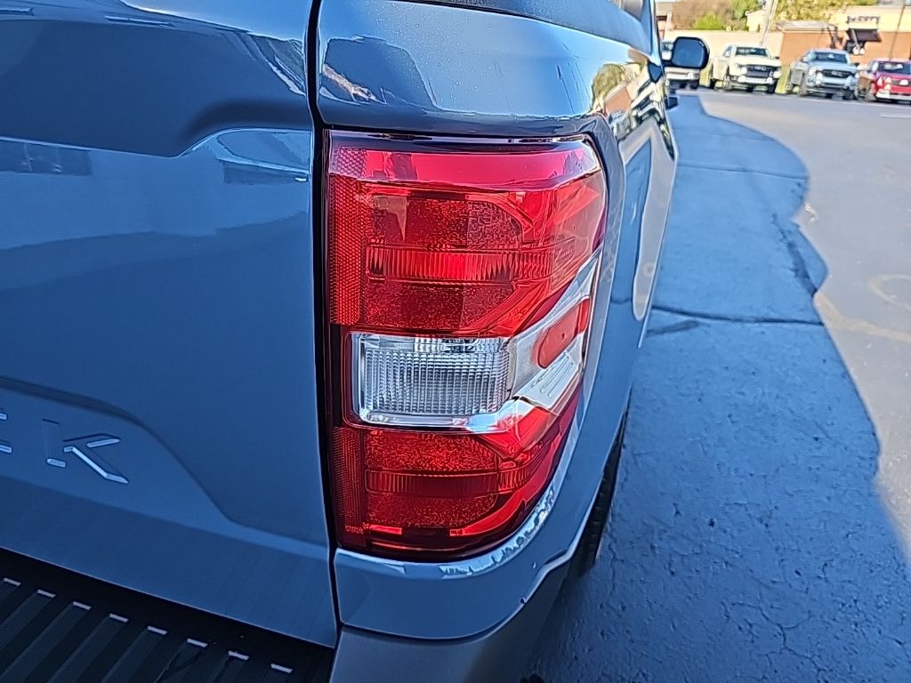 2025 Ford Maverick XLT - Photo 6