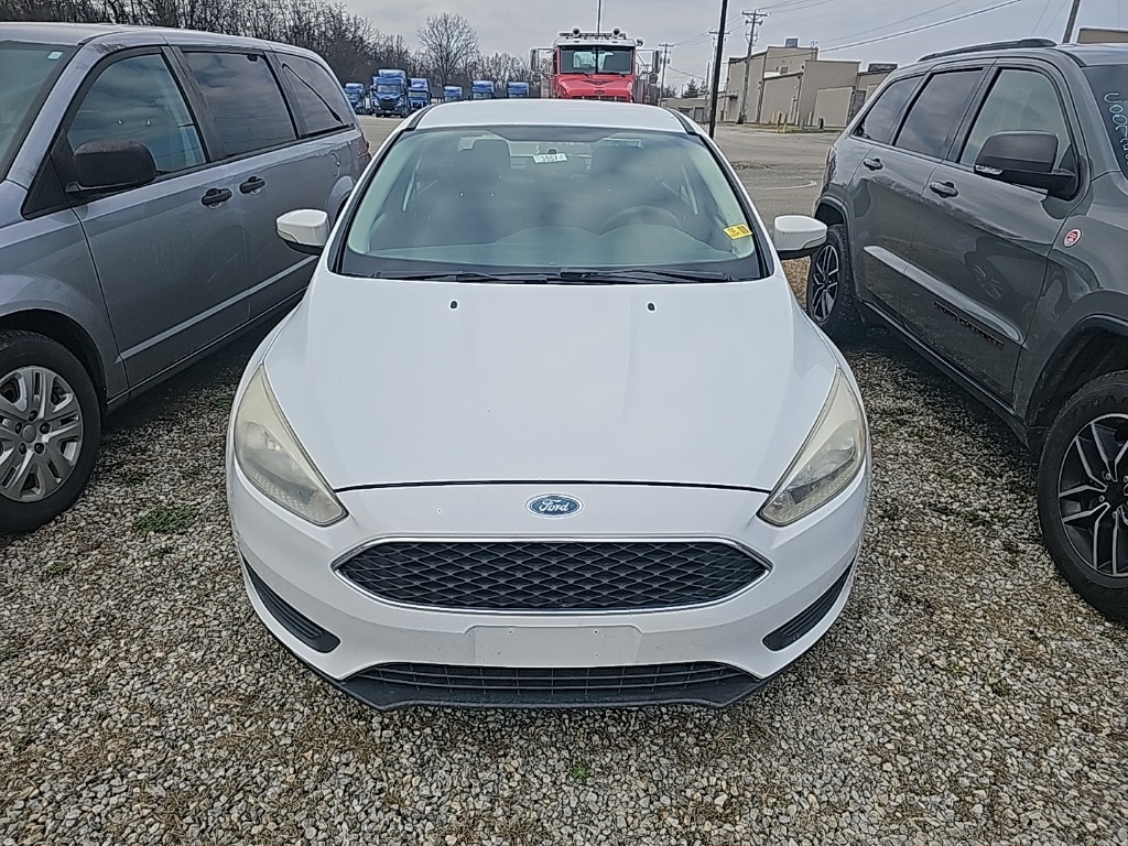 2017 Ford Focus SE's photo