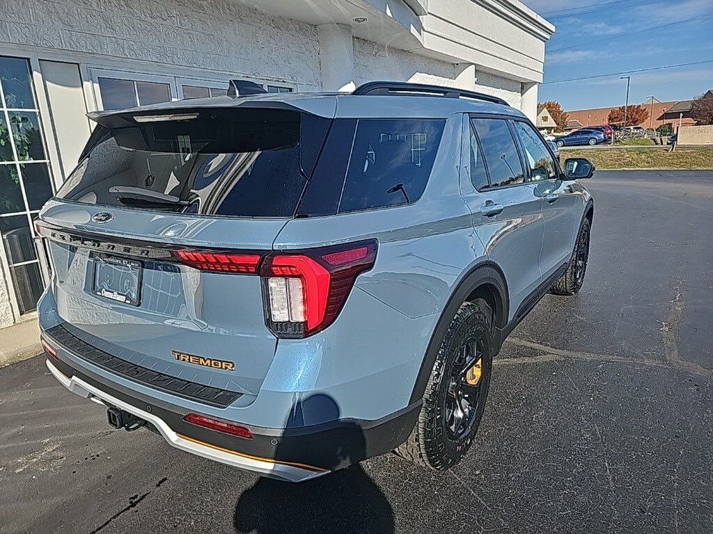 2026 Ford Explorer photo 3