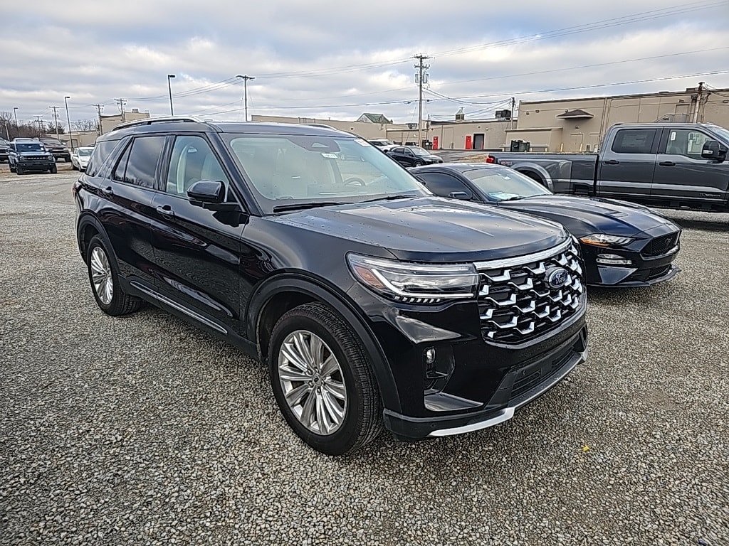 2025 Ford Explorer Platinum's photo