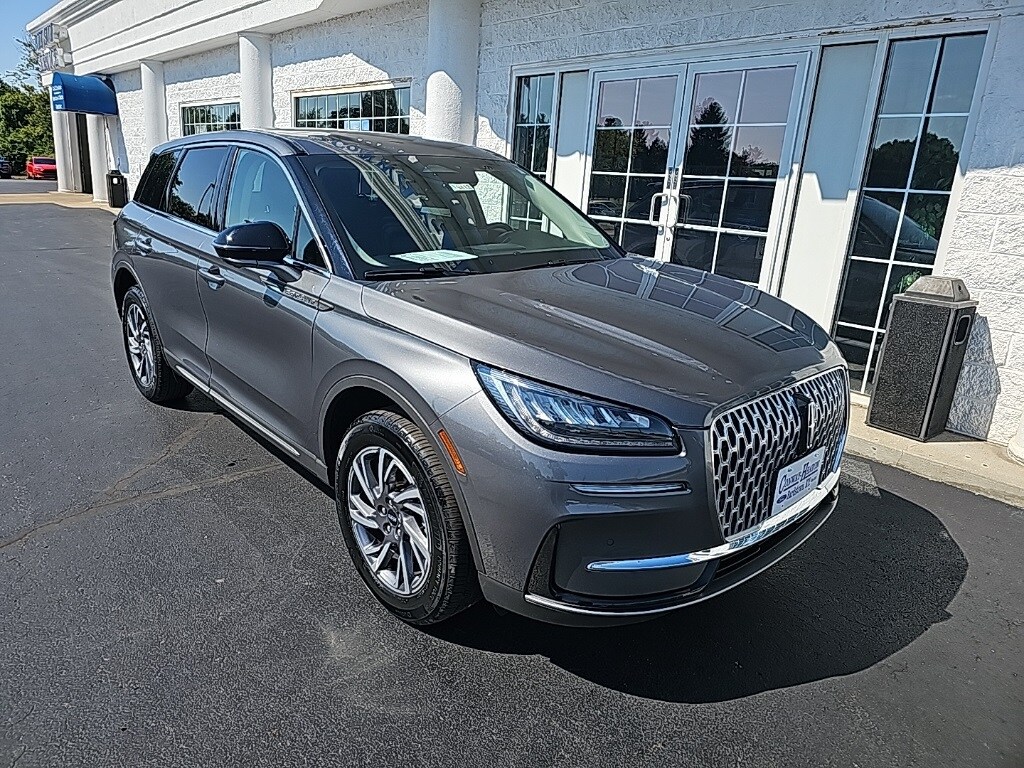 2023 Lincoln Corsair Standard photo 2