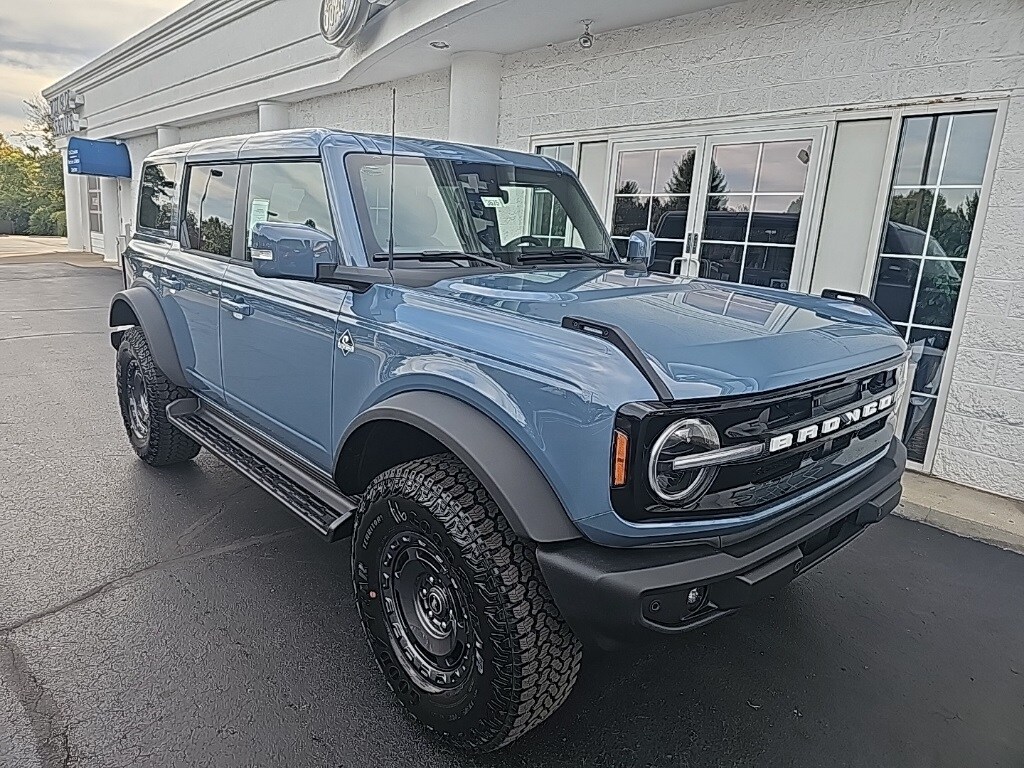 2025 Ford Bronco Outer Banks photo 2