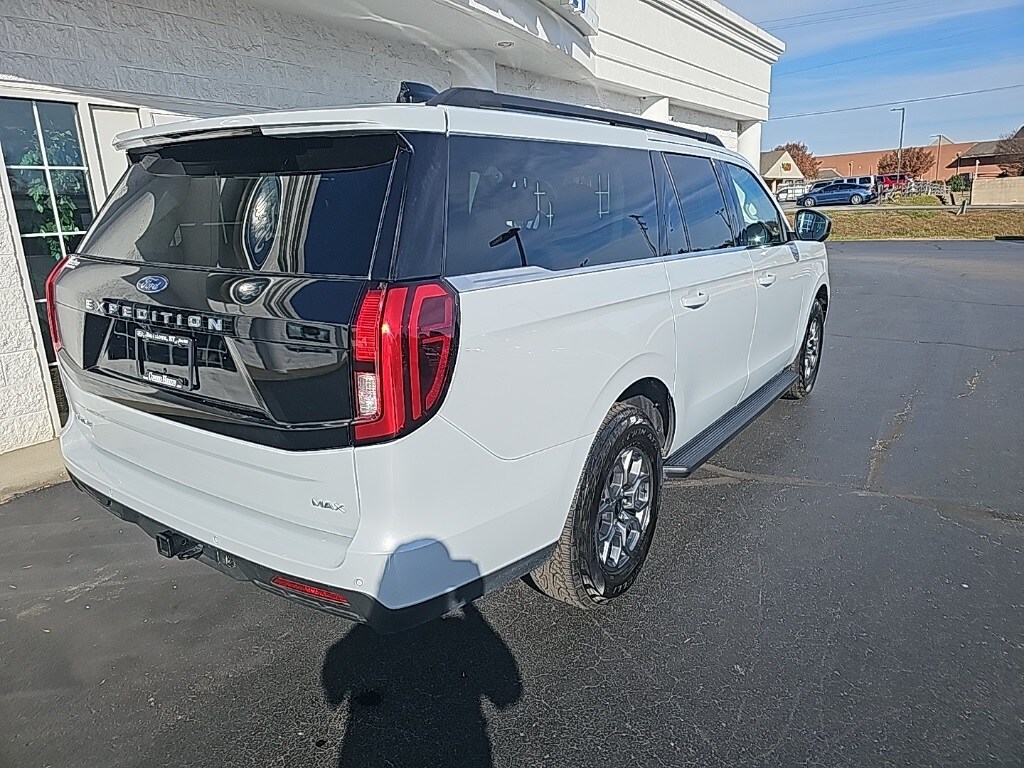 2025 Ford Expedition MAX photo 4