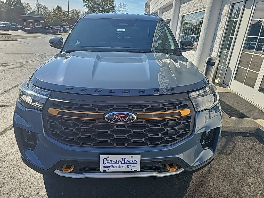 2026 Ford Explorer photo 2