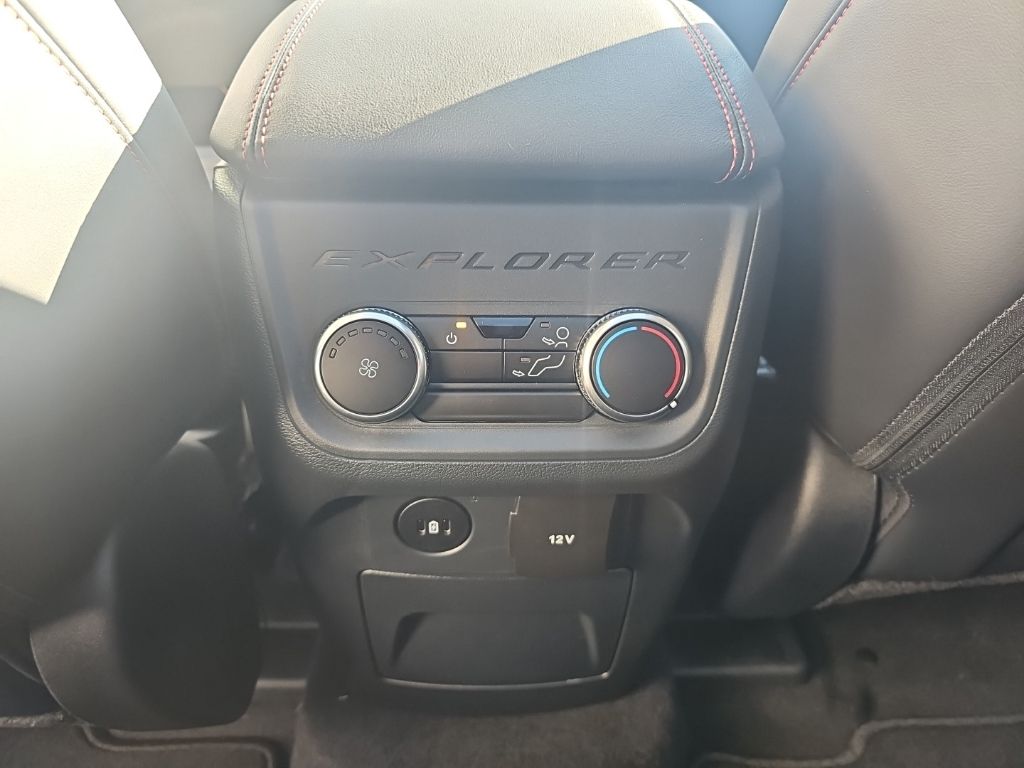 2026 Ford Explorer ST-Line - Photo 13