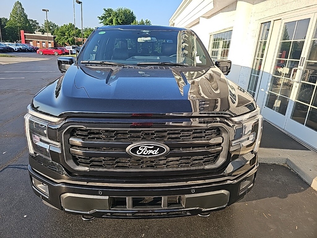 2025 Ford F-150 Lariat photo 2