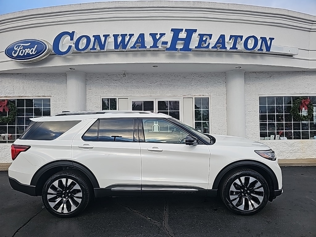 2026 Ford Explorer Platinum's photo